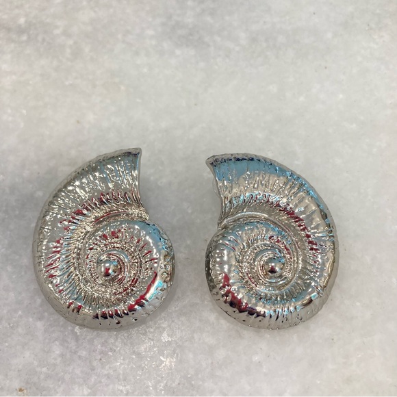 NEW Silver tone Large Statement Shell Earrings - Picture 3 of 9